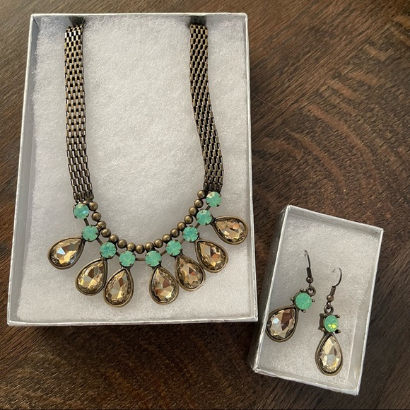 Jewelry - NWOT Necklace and Earrings Set